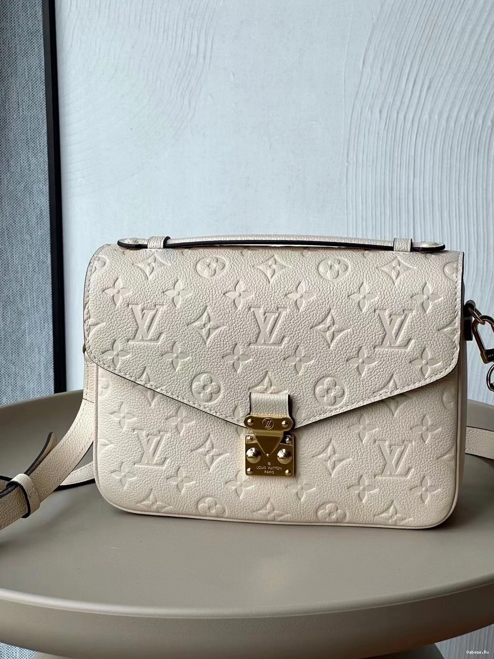 WEST LOUIS METIS POCHETTE EAST VUITTON 0323